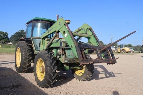 JOHN DEERE 3140 CAB 4X4 TRACTOR W/KOYKER 400 LDR