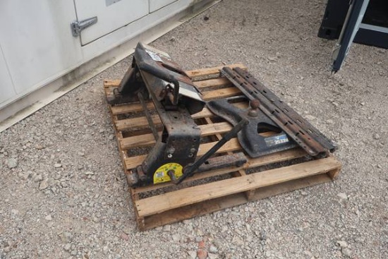 Reese Camper Fifth Wheel Hitch & Reese Gn Trailer