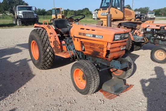 KUBOTA B8200 COMPACT TRACTOR 2 WHEEL DIESEL