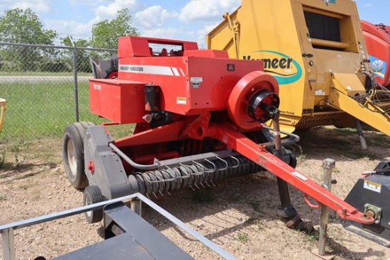 MASSEY FERGUSON 1839 SQUARE BALER