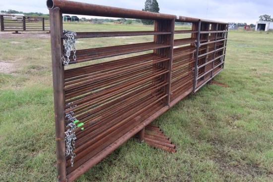 8-24' FREE STANDING PIPE PANELS WITH 1-12' GATE
