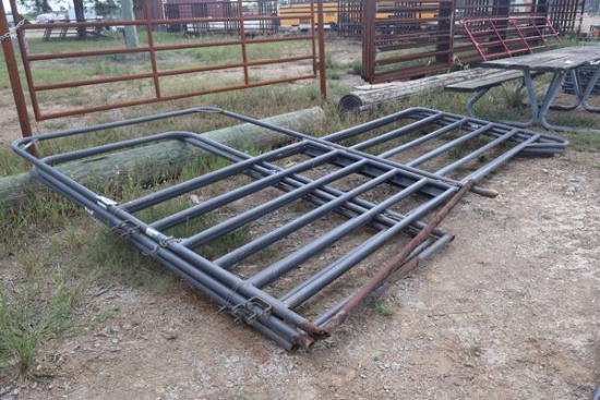2- COUNTY LINE 12' CORRAL PANEL W/4' BOW GATE