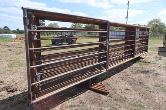 8- 24' FREE STANDING PANELS W/8' GATE