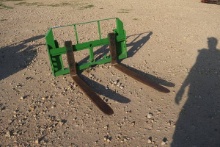 JOHN DEERE PALLET FORK ATTACHMENT
