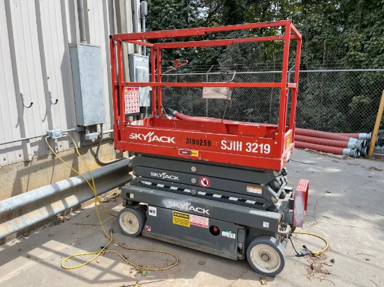 2019 SkyJack SJIII3219 Scissor Lift