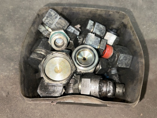 Lot of flat faced hydraulic end fittings