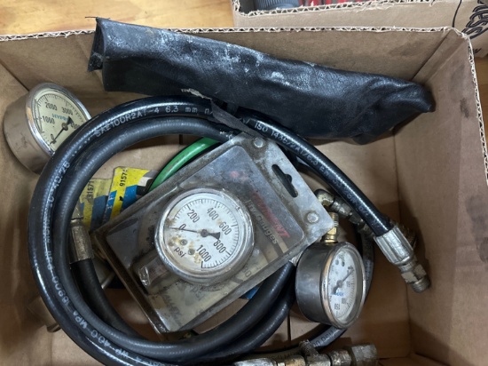 Box lot hydraulic pressure gauges
