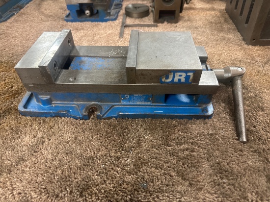Kurt D675 15" Machinist Vise
