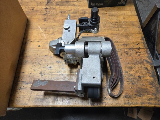 Pneumatic sander