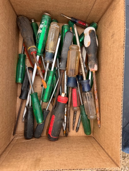 Box lot Slam Full of  screw drivers