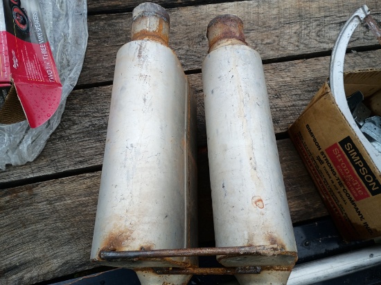 Dual mufflers
