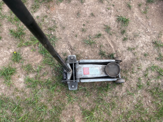 Pro Lift 2 1/2 Ton Hydraulic garage jack