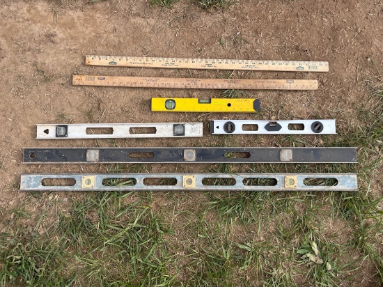 Lot of five various levels & two yard sticks