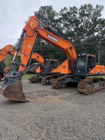 Doosan  DX225 LL-5  Excavator with  bucket, thumb, quick coupler
