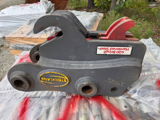 Hydraulic coupler to fit John Deere/ Hitachi 8ton excavator / picks up 45mm & 50mm pin attachments
