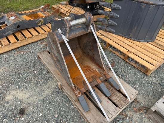 Strickland R55/CX57/CX60C 18" digging bucket / 45mm pins & 6 -1/2" stick width