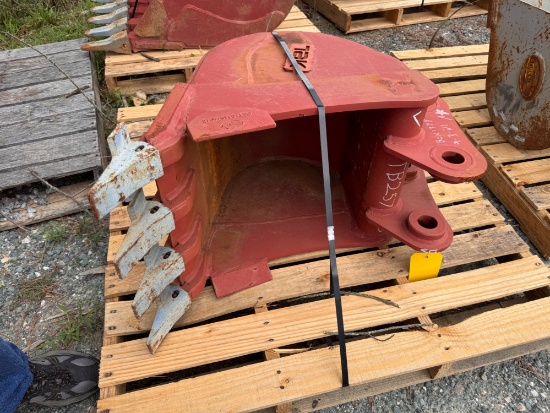 Strickland Takeuchi TB257 18" digging bucket / 45mm pins & 5 -7/8" strick width