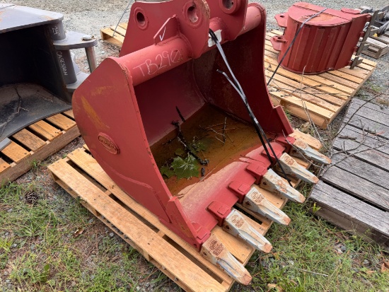 Strickland Takeuchi TB290 36" digging bucket / 50mm pins & 6 -1/2" stick width
