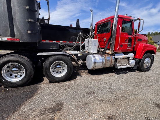 2014 Mack CHU613 Truck