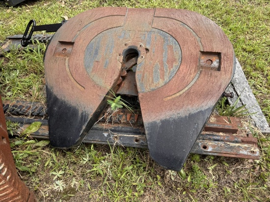 JOST International commercial vehicle fifth wheel hitch plate model JSK 37 HSL 50,000lb