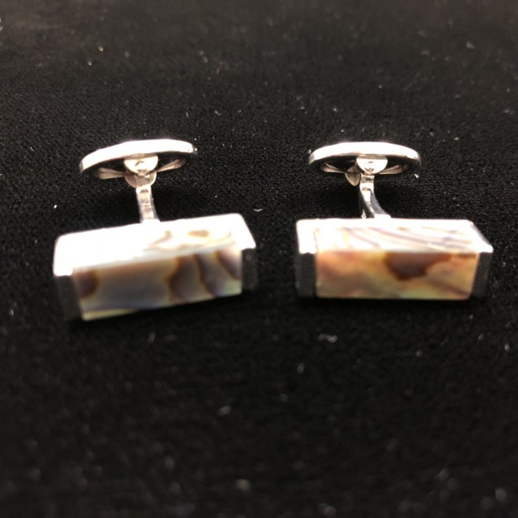 PAIR OF JAN LESLIE HAND PAINTED DESIGNER CUFFLINKS
