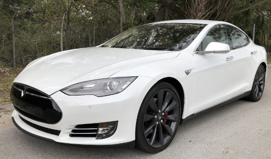 2014 TESLA MODEL S, P85+