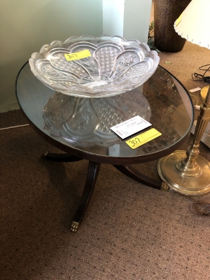 TRUE GRAND RAPIDS OVAL SIDE TABLE WITH CRYSTAL DISPLAY PLATE