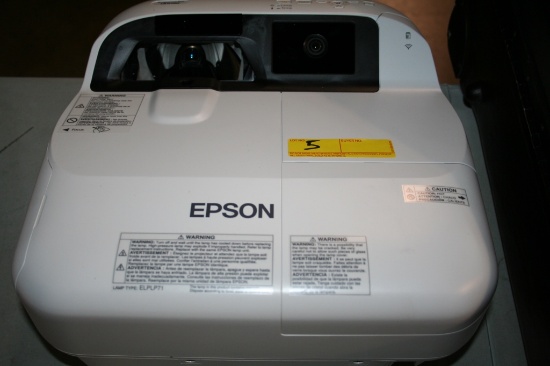 EPSON BRIGHTLINK PRO 1410WI LCD PROJECTOR H480A INCLUDES WHITE BOARD, MOUNTS,