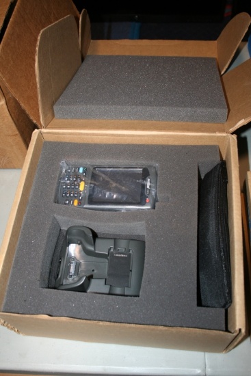 SYMBOL TECHNOLOGIES MC7090 HANDHELD MOBILE COMPUTER INCLUDES BATTERY AND CHARGER