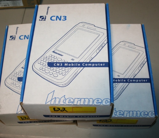 INTERMEC TECHNOLOGIES CM3 MOBILE COMPUTER INCLUDES (2) BATTERERS