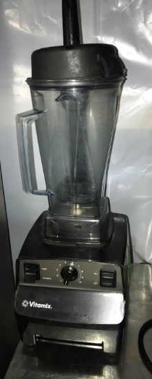 VITAMIX COMMERCIAL BLENDER MODEL VM0101 INCLUDES (3) CONTAINERS & (2) PLUNGERS