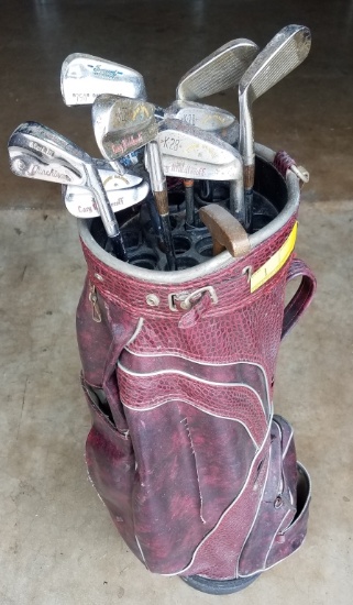 VINTAGE GOLF BAG INCLUDES (11) GOLF CLUBS