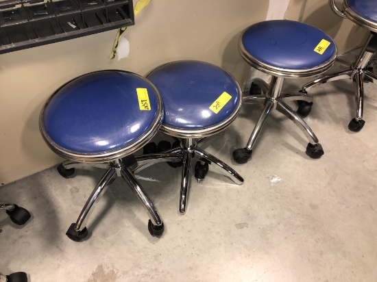 TATTOO STOOLS WITH WHEELS (BLUE PADDED SEAT)