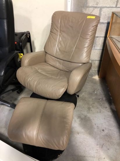 LEATHER RECLINER CHAIR WITH OTTOMAN