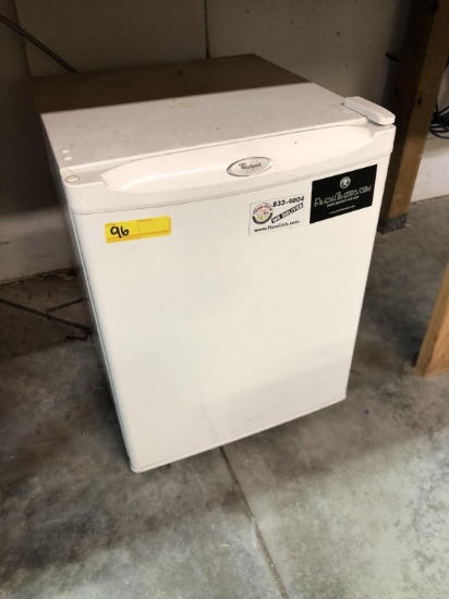 WHIRLPOOL MINI REFRIGERATOR MODEL 3L03P