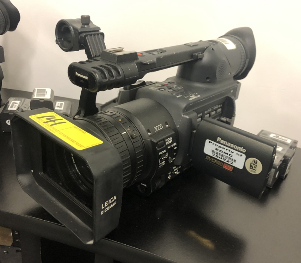 PANASONIC PROFESSIONAL VIDEO CAMERA 3CCD