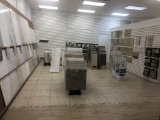 LOT CONSISTING OF DISPLAYS WITH SAMPLES AND TILES