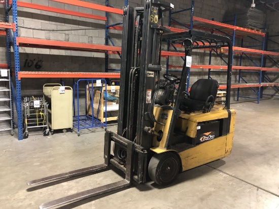 CATERPILLAR 3-STAGE ELECTRIC FORKLIFT