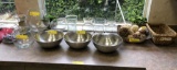 LOT CONSISTING OF: ASSORTED ITEMS: SERVING BOWLS, VASES, ETC.