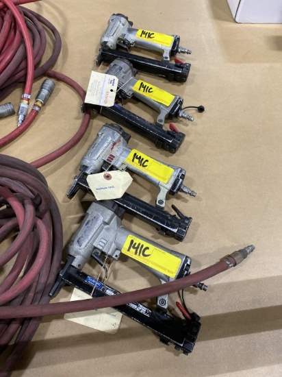 PNEUMATIC STAPLERS WITH AIR HOSES