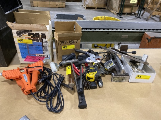 LOT CONSISTING OF ASSORTED HAND TOOLS