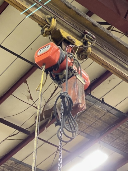 1-TON ELECTRIC HOIST WITH STEEL STRAP
