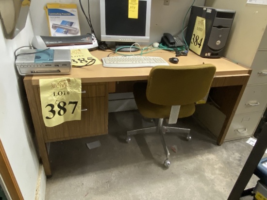 LOT CONSISTING OF MISCELLANEOUS OFFICE FURNITURE