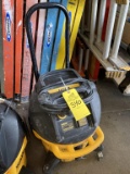 DEWALT 10 GALLON DUST EXTRACTOR VACUUM,