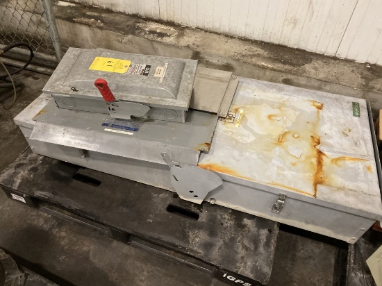 PALLET CONSISTING OF: CIRCUIT BREAKER PANELS