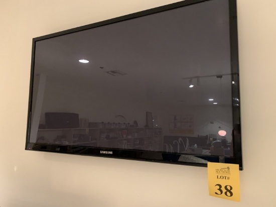 SAMSUNG 50" LCD TV WITH WALL MOUNT WITH REMOTE