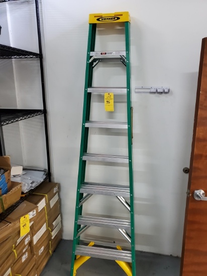 WERNER FIBERGLASS 8' STEP LADDER