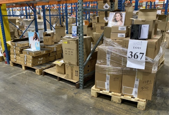 PALLETS CONSISTING OF CARTIER DISPLAYS