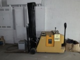 YALE BATTERY POWERED PALLET STACKER