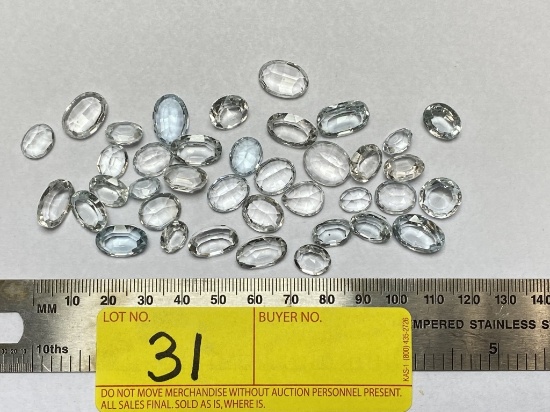 LOT CONSISTING OF LOOSE BLUE TOPAZ